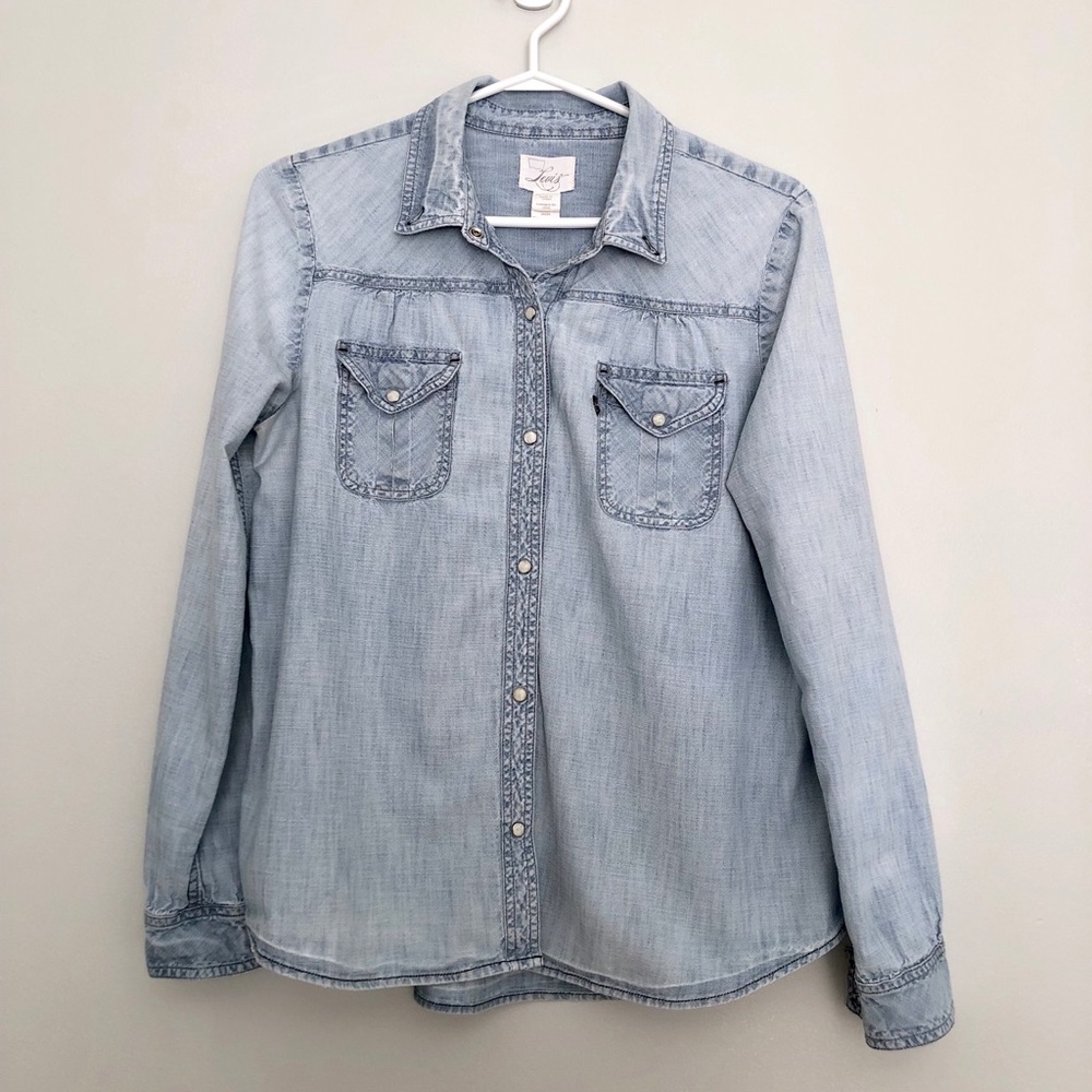 LEVI’S denim chambray pearl clasps long sleeve (M)